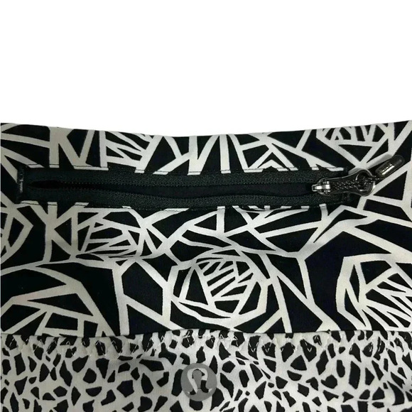Lululemon Real Quick Tight Miss Mosaic White / Posey Black White, Luxtreme® 2 - Picture 8 of 9